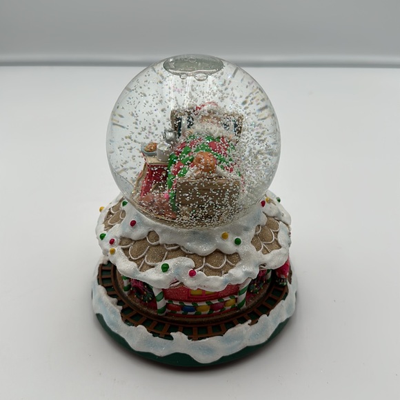 Limited Edition Waterford Musical Rotating Snow Globe playing Brahms Lullaby - Picture 8 of 17